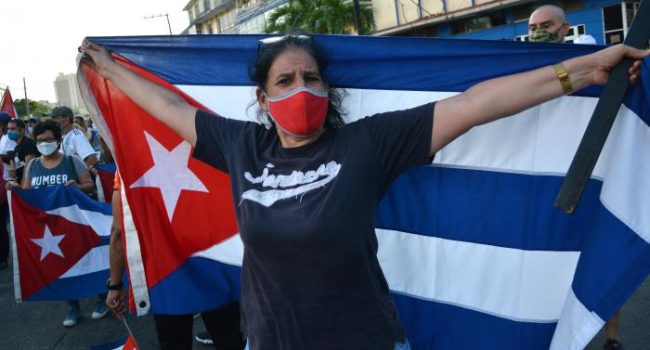 Manifestación en las calles de La Habana en defensa de la Revolución. Foto: Ricardo López Hevia (Granma)