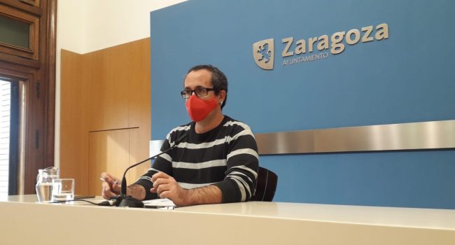 El edil de la formación, Alberto Cubero, en rueda de prensa | Foto: Zaragoza en Común