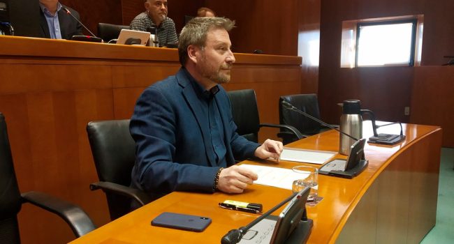 José Luis Soro en la Comisión de las Cortes de Aragón: Foto: Cortes de Aragón.