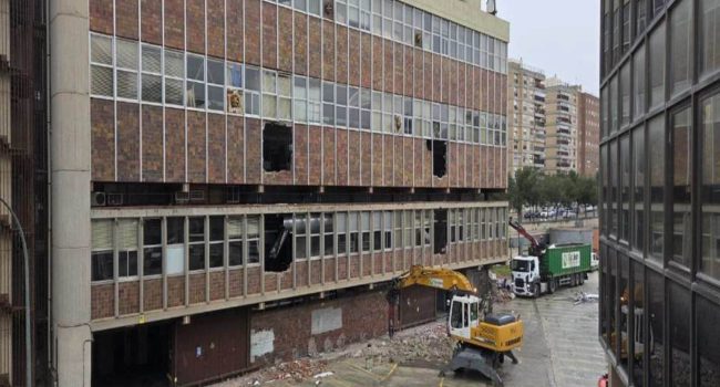 Obras de derribo en el edificio de Correos en Zaragoza | Foto: Apudepa