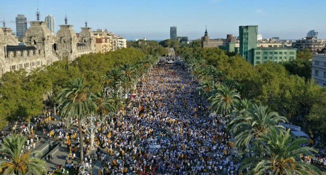 Multitudinarias manifestaciones con motivo de la Diada en Lleida, Berga, Salt, Tarragona y Barcelona. Foto: @assemblea