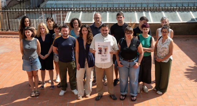 Representants de la Directa, Irídia y o Grupo de Periodistas Ramon Barnils, en a rueda de prensa d'iste miércoles | Foto: Joanna Chichelnitzky