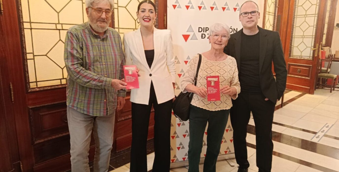 Nerea Marín junto a Natividad Camacho, Carles Vallejo y Adolfo Burriel durante la jornada en la DPZ.