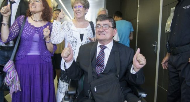 Marga, Marisol y Aramayona a la salida del juicio. Foto: Pablo Ibañez (AraInfo)