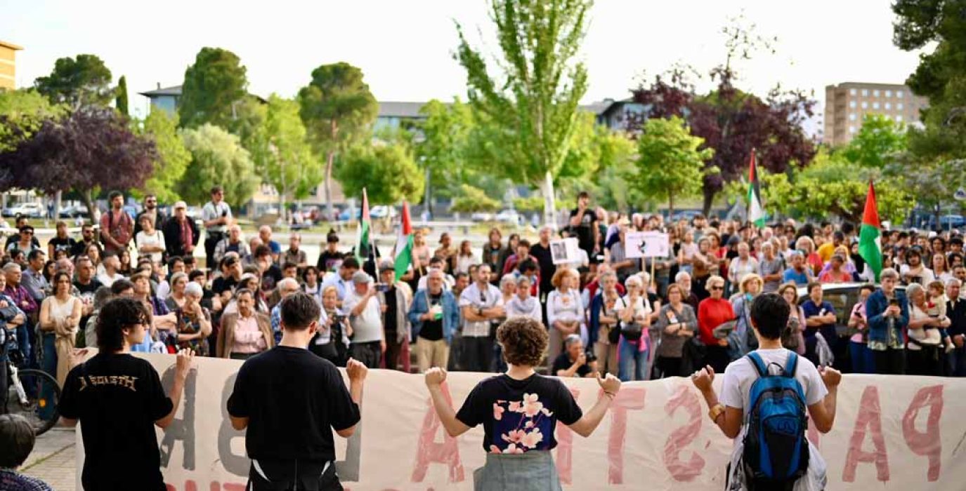 Imagen de la concentración del 9 de mayo en el Campus de San Francisco de la Universidad de Zaragoza. | Foto: Cris Aznar - @crisaznarphoto