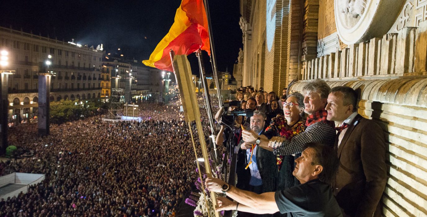 Gavasa, Santisteve y Rivarés durante el lanzamiento del chupinazo de Pilares 2016. Foto: Pablo Ibáñez (AraInfo)