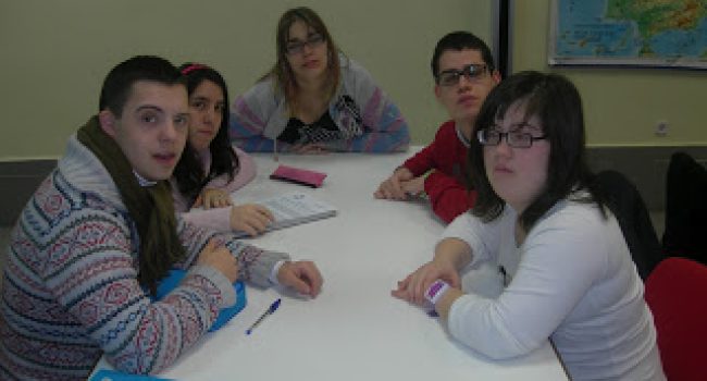 Educación sexual con estudiantes en la Fundación DFA. Foto: Red Aragonesa de Proyectos de Promoción de Salud