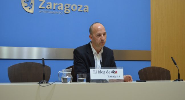 Carmelo Asensio en rueda de prensa tras el ofrecimiento de Pedro Santisteve. Foto: CHA.
