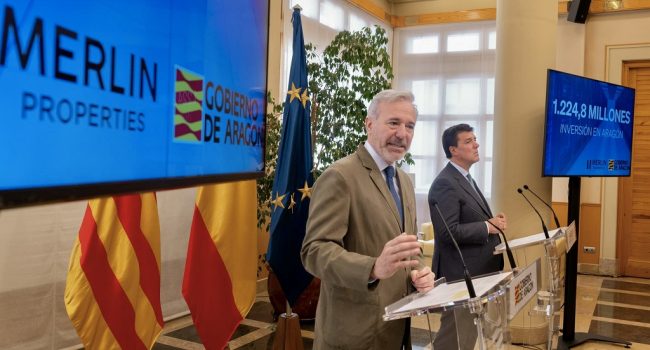 El presidente de Aragón en la coalición trumpista, Jorge Azcón, con el consejero delegado de Merlin Properties, Ismael Clemente, en la presentación institucional del centro de datos que la compañía desarrolla en Botorrita | Foto: DGA/Fabián Simón
