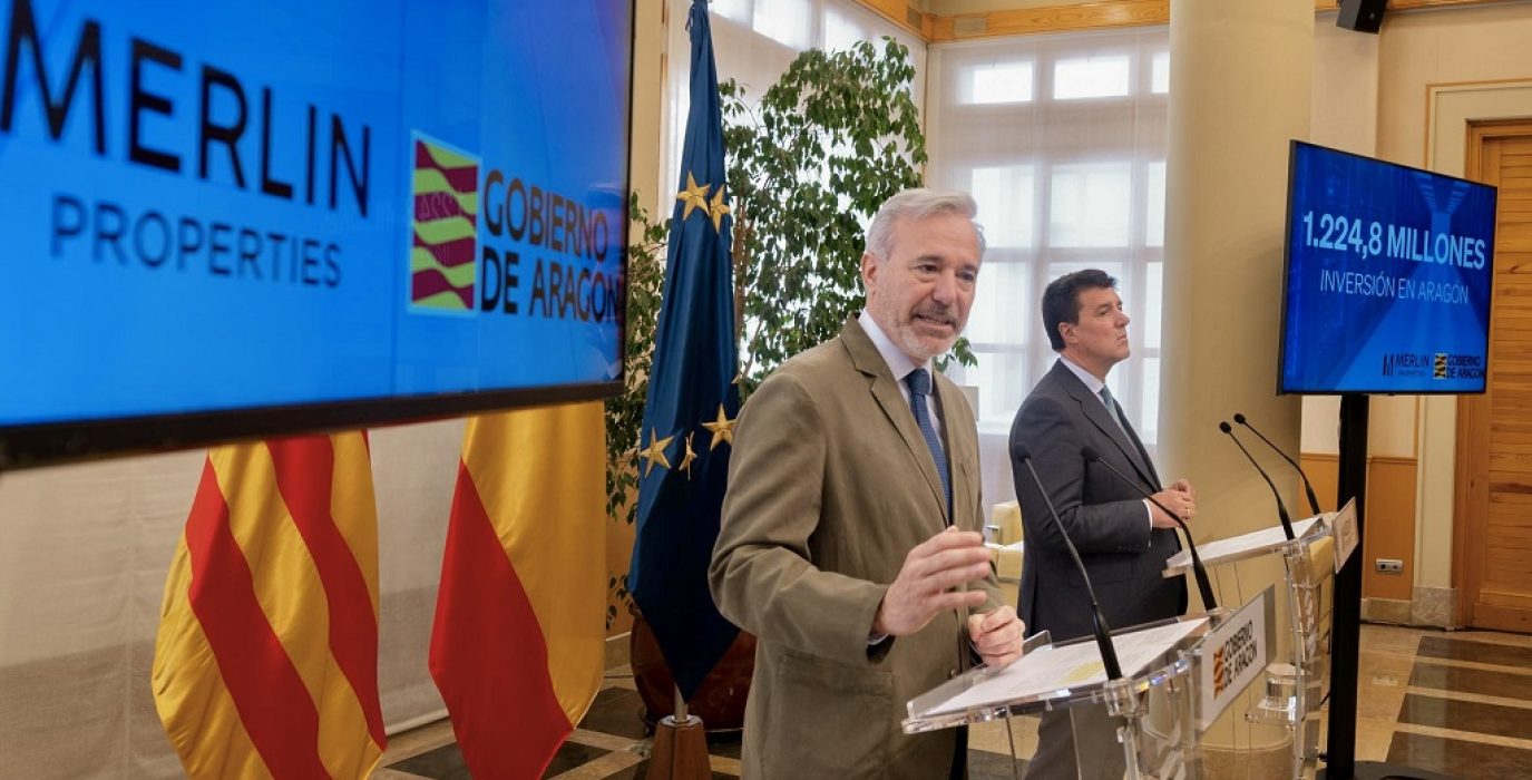 El presidente de Aragón en la coalición trumpista, Jorge Azcón, con el consejero delegado de Merlin Properties, Ismael Clemente, en la presentación institucional del centro de datos que la compañía desarrolla en Botorrita | Foto: DGA/Fabián Simón