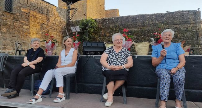 'Mujeres que cuentan', de izquierda a derecha: Carmen, Eva, Felisa y Ana, las cuatro mujeres homenajeadas.