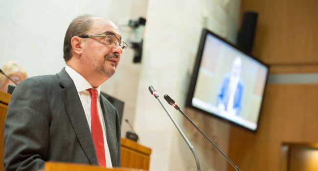 Lambán durante su intervención en el Debate del Estado de Aragón el pasado jueves. Foto: Pablo Ibáñez (AraInfo)