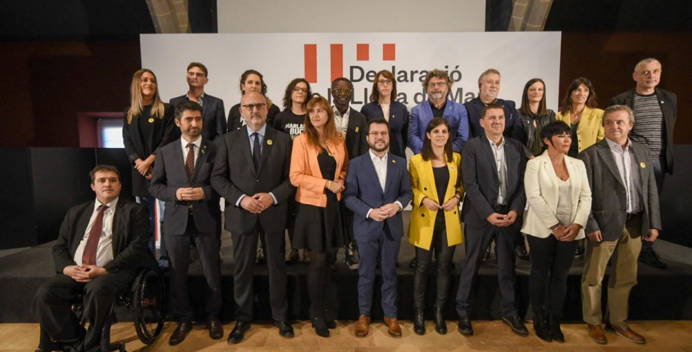 Representantes de las fuerzas soberanistas firmantes de la 'Declaració de Llotja de Mar'.