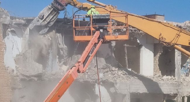 Denuncian “graves deficiencias en la demolición” del cuartel de Mayandía de la policía española junto al colegio CEIP Joaquín Costa Zaragoza Asociación Vecinal Joaquín Costa El Carmen 1