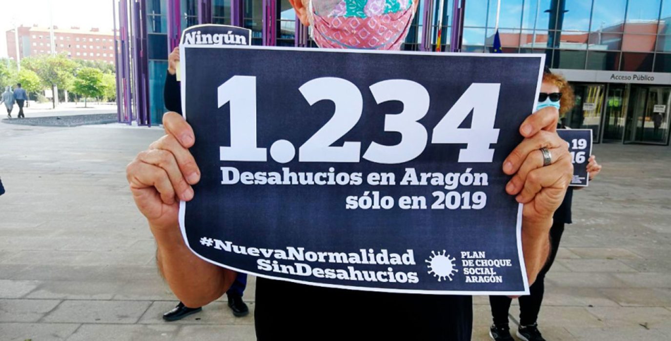 Acción en Zaragoza para denunciar el inicio de la actividad judicial sin moratoria de desahucios. Foto: Stop Desahucios