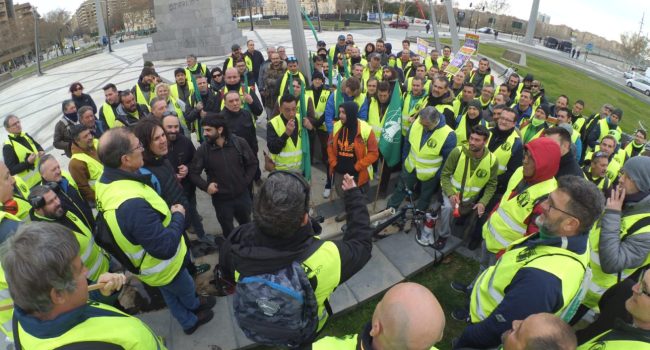 Asamblea de las y los jardineros durante la huelga que realizaron en 2020.