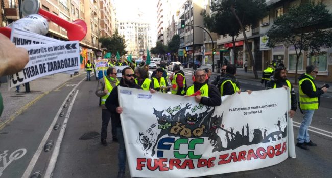 Las y los jardineros se han vuelto a manifestar este miércoles por las calles de Zaragoza, en el día 31 de huelga indefinida.