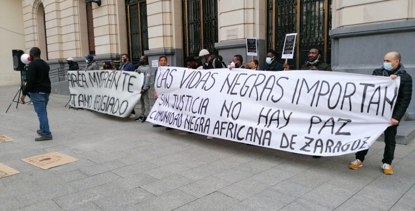 Imagen de archivo de una concentración en Zaragoza en el Día internacional contra la discriminación racial. | Foto: @ApoyoMutuoAra