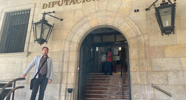 puertas de la diputación provincial de teruel