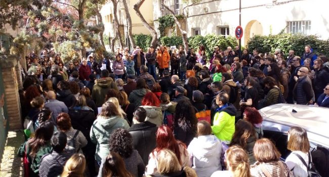 Concentración en Zaragoza en homenaje a Belén, trabajadora asesinada en Extremadura en un centro de protección y reforma | Foto: SOS Refor