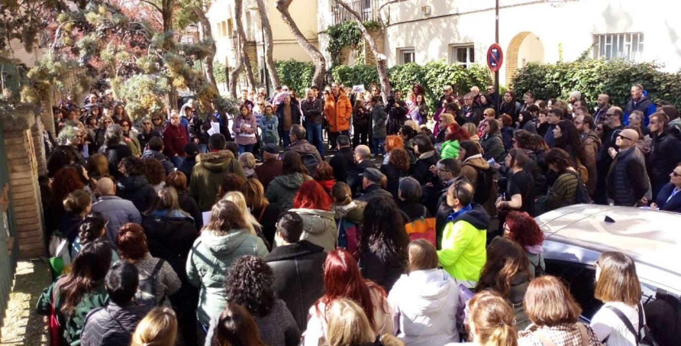 Concentración en Zaragoza en homenaje a Belén, trabajadora asesinada en Extremadura en un centro de protección y reforma | Foto: SOS Refor