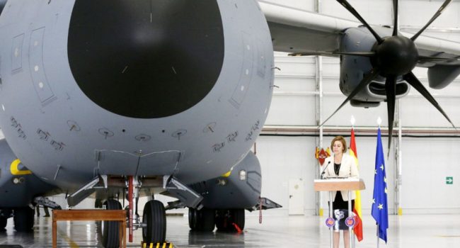 Dolores de Cospedal en la Base Aéra de Zaragoza el pasado mes de junio (2017)