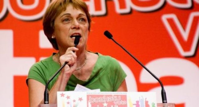 Doris Benegas, durante un acto de campaña en las europeas de 2009, como número 2 de Iniziatiba Internazionalista.