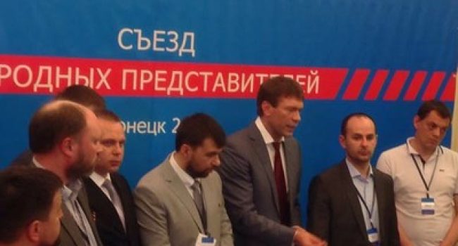 Durante un Congreso regional Lugansk y Donestk firmaron un acuerdo para la creación del nuevo Estado. Foto: Korrespondent.net