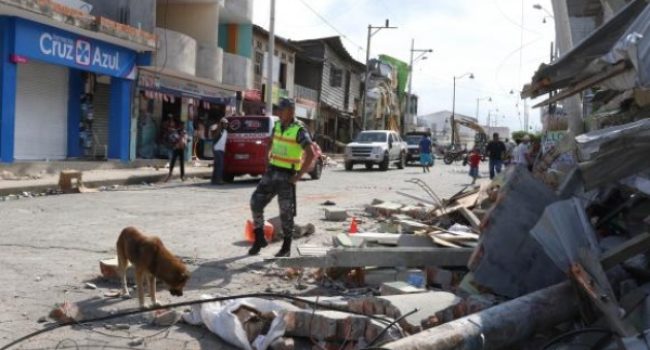 La réplica es la más fuerte desde que ocurrió el terremoto del sábado. Foto: Andes