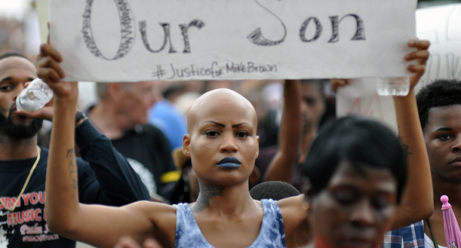 Protestas en Ferguson el pasado verano. Foto: Loavesofbread (CC)