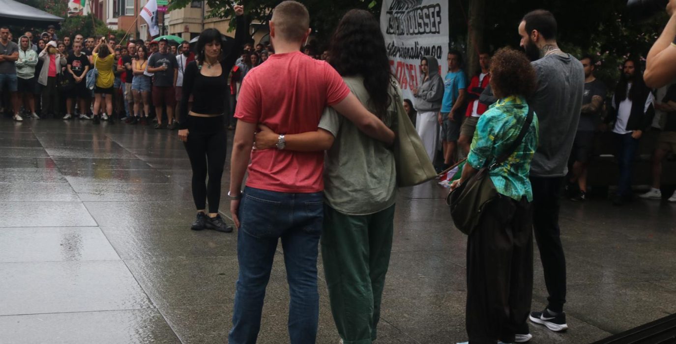 Recibimiento en Algorta a Asier y Youssef tras su puesta en libertad | Foto: @EHDonbass