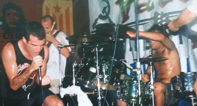 Los Sapos en una actuación en el Ateneo Popular de Vallcarca.