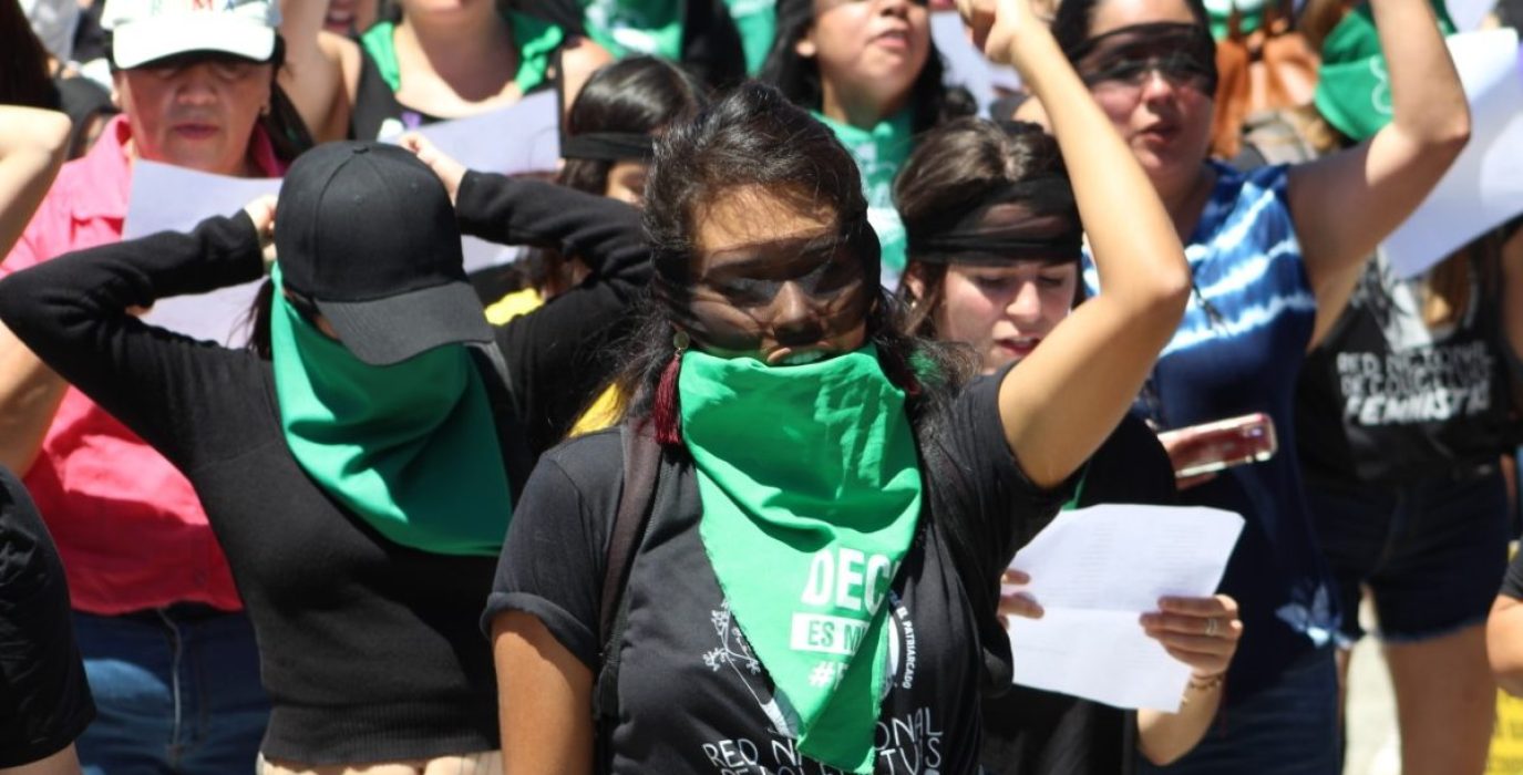 Una movilización feminista en El Salvador | Foto: Reina Ponce / La Brújula