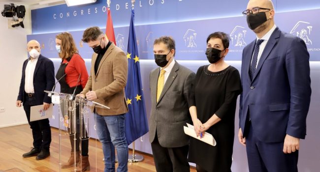 Néstor Rego (BNG), Mireia Vehí (Cup), Gabriel Rufián (ERC), Jaume Alonso-Cuevillas (JxCat), Mertxe Aizpurua (EH Bildu) y Genís Boadella (PdeCat). Foto: EH Bildu
