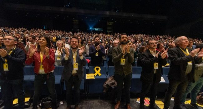 Dirigentes de ERC aplauden las palabras de Junqueras desde la prisión de Lledoner. Foto: Marc Puig (ERC)