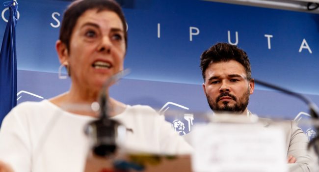Aizpurua (EH Bildu) y Rufián (ERC) durante una rueda de prensa.Foto: EH Bildu