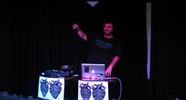 Sesion de DJs de maitins. Foto: Arredol
