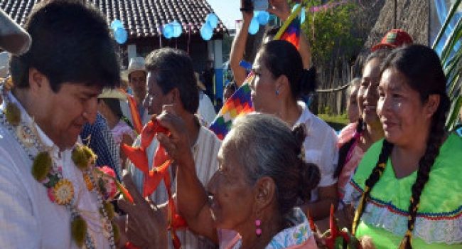 El presidente y candidato Evo Morales se consolida en el primer lugar con un 54 por ciento de intención de votos para los comicios generales, cuando se elija al presidente, vicepresidente, senadores y diputados el próximo 12 de octubre.