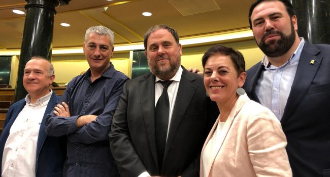 Ruiz de Pinedo, Matute, Aizpurua e Iñarritu, diputados de EH Bildu, junto a Oriol Junqueras. Foto: EH Bildu