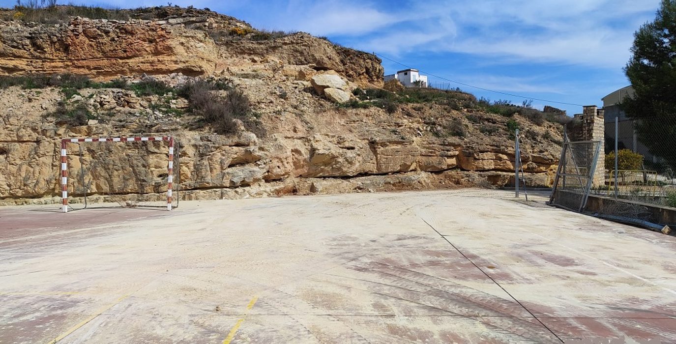 El Ayuntamiento de Alborge anuncia que la pista deportiva ya se encuentra en perfecto estado Lucía Insa CHA 2