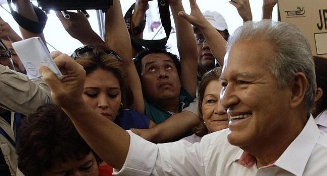 Salvador Sánchez Cerén agradeciendo el apoyo y la confianza del pueblo salvadoreño tras las elecciones del pasado 2 de febrero.