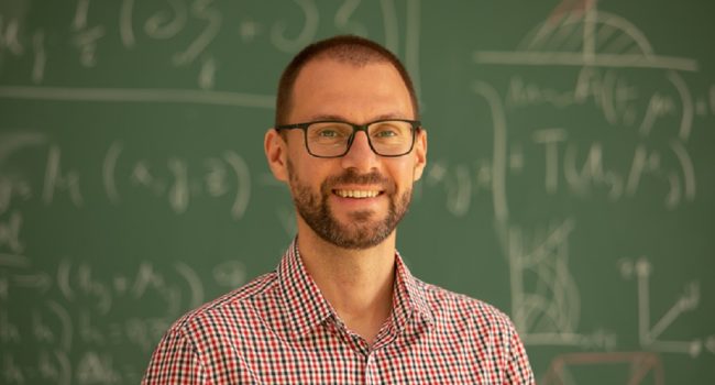 Lo fisico Mikhail Otrokov ha liderau lo treballo d'investigación | Foto: Instituto de Nanociencia y Materiales de Aragón (INMA)