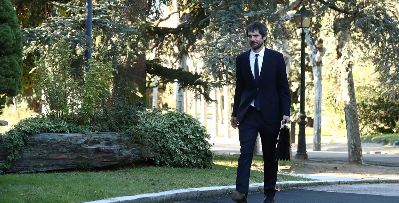 (Archiu) Lo ministro de Cultura espanyol, Ernest Urtasun, en os chardins d’a Moncloa | Foto: Moncloa / Fernando Calvo