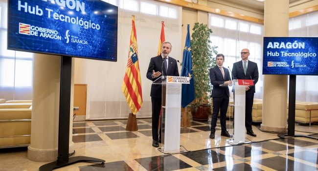El presidente Azcón ejerciendo de comercial del proyecto 'Green it Aragón' del Grupo SAMCA | Foto: DGA / Fabián Simón