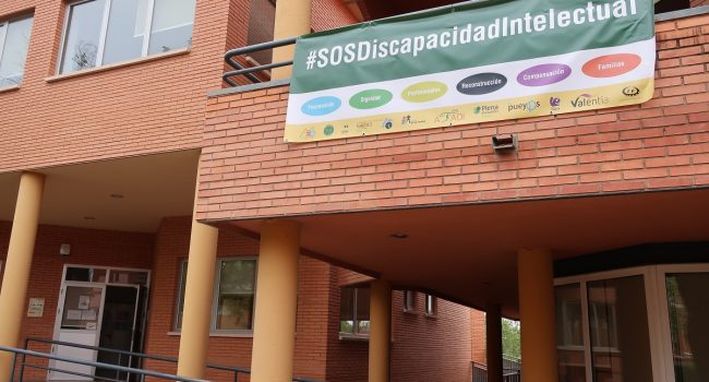 El sector de la discapacidad intelectual lanza un SOS al Gobierno de Aragón pancarta Atadi Teruel Plena Inclusión Aragón