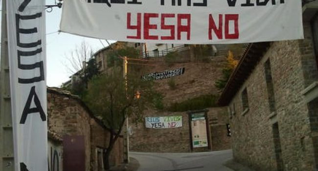 Artieda un pueblo volcado contra el embalse de Yesa.