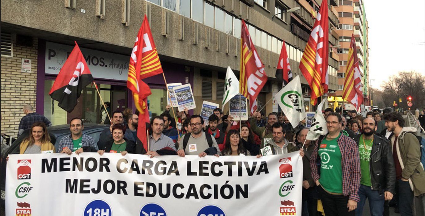 Concentración en la sede de Podemos. Foto: @horademoviliza1