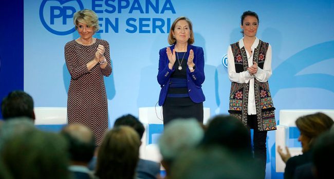 Andrea Levy a la derecha con Esperanza Aguirre y Ana Pastor