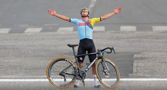 Evenepoel celebra el oro en la prueba de ruta de París 2024 | Foto: @UCI_cycling