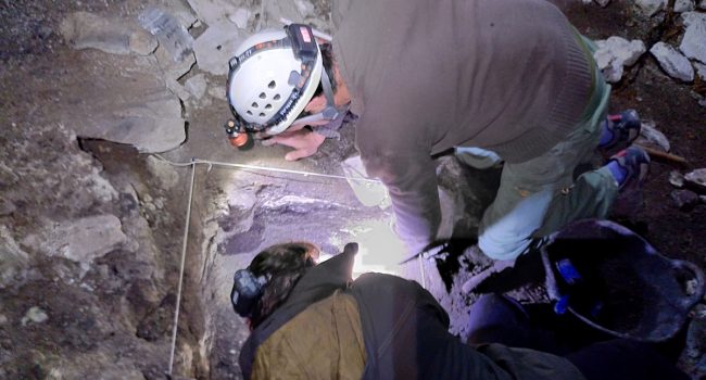 Excavación del sondeo en Artiga Viturián